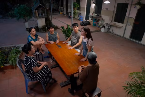 Cảnh trong phim "Xóm nhỏ". (Ảnh: VFC)