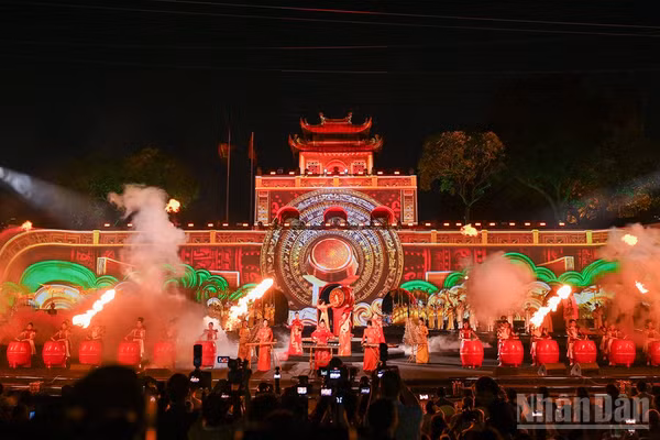 Lễ khai mạc Lễ hội Văn hóa thế giới lần thứ hai. (Ảnh: THẾ ĐẠI)