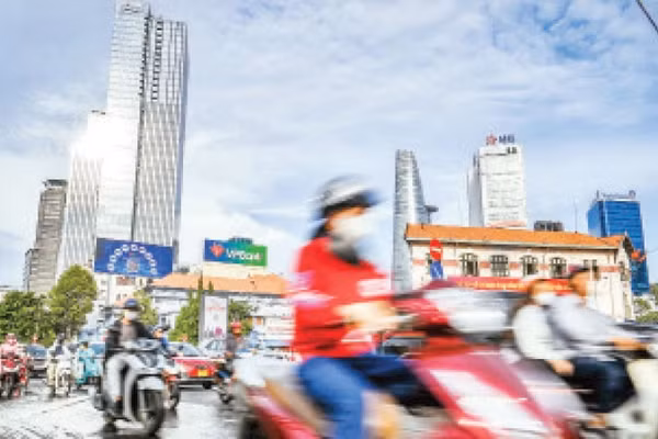 Nhịp sống sôi động của thành phố mang tên Bác.