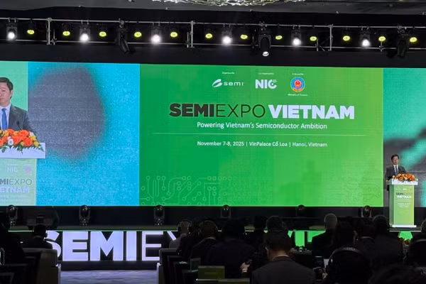 Thứ trưởng Khoa học và Công nghệ Bùi Hoàng Phương phát biểu tại SEMIExpo 2025. 