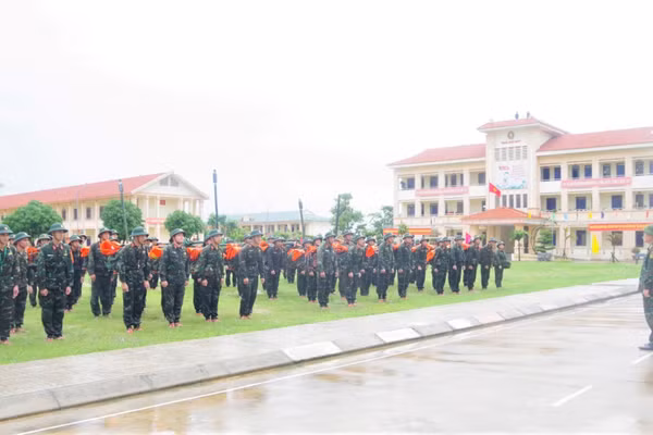 Báo động kiểm tra công tác sẵn sàng cơ động giúp dân tại Trung đoàn 764 Bộ Chỉ huy Quân sự tỉnh Nghệ An. (Ảnh: TRỌNG KIÊN)