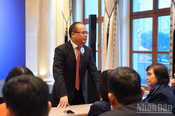 Chủ tịch Liên hiệp các Tổ chức người Việt Nam tại Liên bang Nga Đỗ Xuân Hoàng phát biểu. (Ảnh: THANH THỂ)