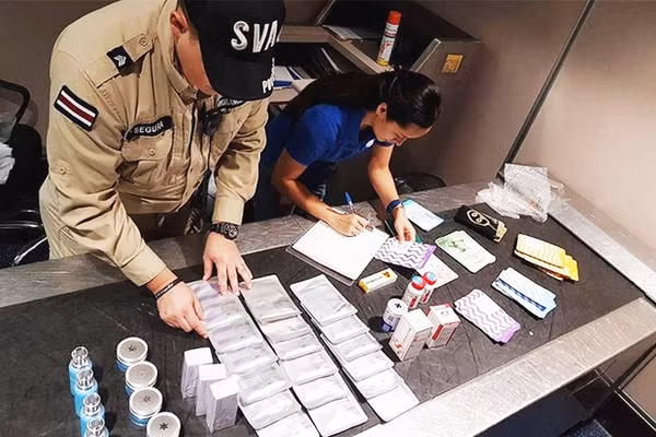 Interpol thu giữ nhiều loại thuốc giả trong các chiến dịch Pangea. Ảnh: INTERPOL
