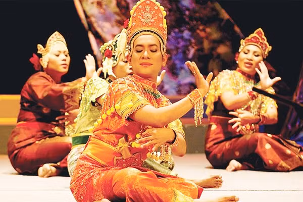 Các nghệ sĩ biểu diễn Mak Yong, Ảnh: MSTAR