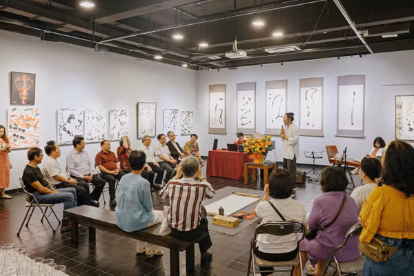 Triển lãm gồm tranh, thơ và âm nhạc. (Ảnh: Ban tổ chức cung cấp)