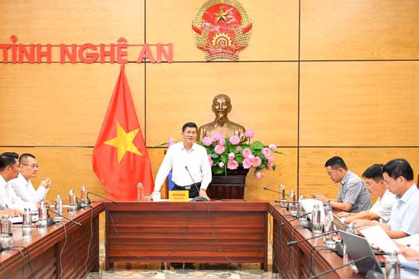 Phó Chủ tịch Ủy ban nhân dân tỉnh Nghệ An Thái Văn Thành phát biểu tại buổi làm việc. (Ảnh: TH)
