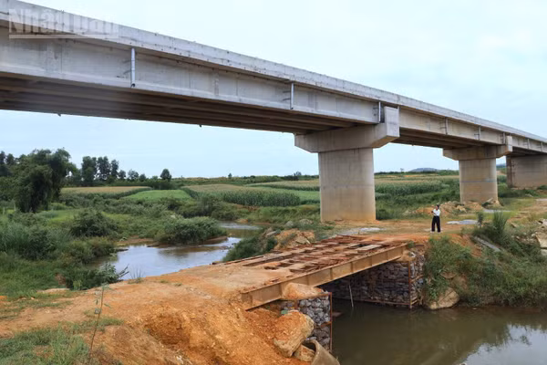 Dự án Cầu Mô Vĩnh có tổng mức đầu tư 80 tỷ đồng, tiến độ dự án đến tháng 11/2027.