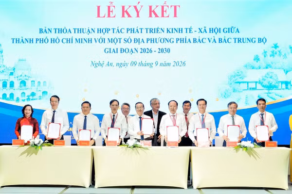 Đại diện lãnh đạo các địa phương ký quy chế phối hợp giai đoạn 2026-2030. (Ảnh: QT)
