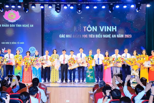 Lễ tôn vinh các nhà khoa học tiêu biểu Nghệ An năm 2023. (Ảnh tư liệu)