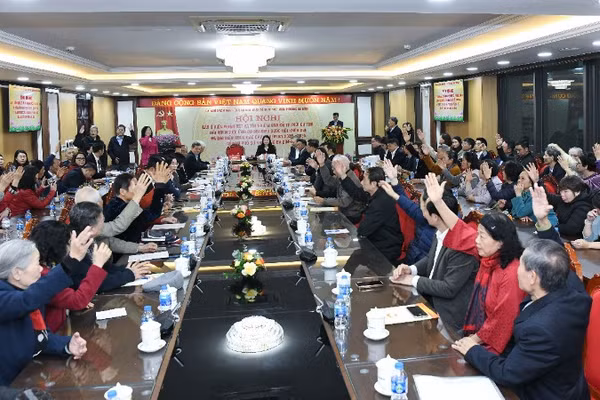 Cử tri Tổ dân phố số 6, phường Ba Đình nhất trí giới thiệu người ứng cử đại biểu Quốc hội khóa XVI. (Ảnh: DUY LINH)