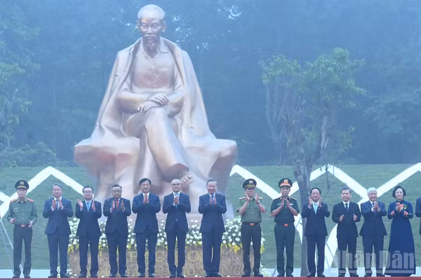 Tổng Bí thư, Chủ tịch nước Tô Lâm dự Lễ kỷ niệm 72 năm Ngày Bác Hồ về thăm Đền Hùng và khánh thành Tượng đài “Bác Hồ với ngày hội non sông”. (Ảnh: ĐĂNG KHOA)