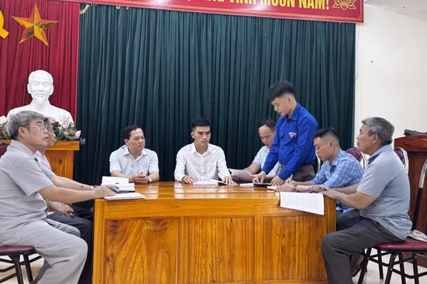 Chi bộ thôn Nai, xã Trung Sơn, tỉnh Phú Thọ họp triển khai công tác phát triển Đảng tại Chi bộ. (Ảnh: NGỌC LONG)
