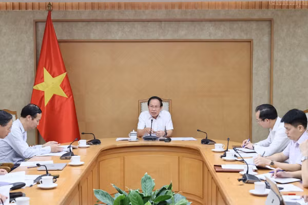 Phó Thủ tướng Lê Tiến Châu chủ trì cuộc họp về tình hình in, phát hành và cung ứng sách giáo khoa năm học 2026-2027. (Ảnh: chinhphu.vn/Thu Sa)