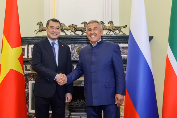 Thủ tướng Lê Minh Hưng và người đứng đầu Cộng hòa Tatarstan R.Minnikhanov. (Ảnh: NHẬT BẮC)
