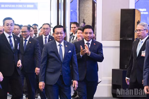 Tổng thống Myanmar Min Aung Hlaing và Phó Thủ tướng Chính phủ Nguyễn Văn Thắng dự Diễn đàn Doanh nghiệp Myanmar-Việt Nam.