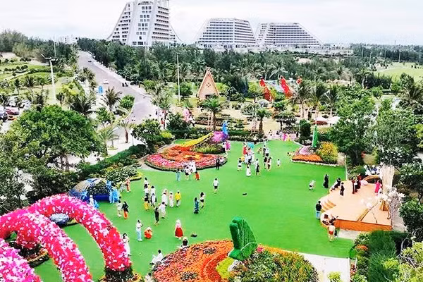 Náo nhiệt không khí lễ hội