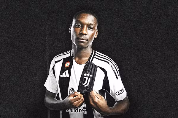 Kolo Muani cập bến Juve