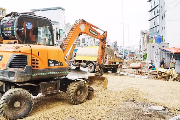 Các hướng "ngõ" ra vào khu vực đang được hoàn thiện.