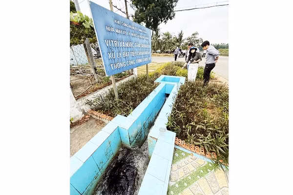 Cơ quan chức năng kiểm tra Khu công nghiệp Lê Minh Xuân, phát hiện nhiều sai phạm. 