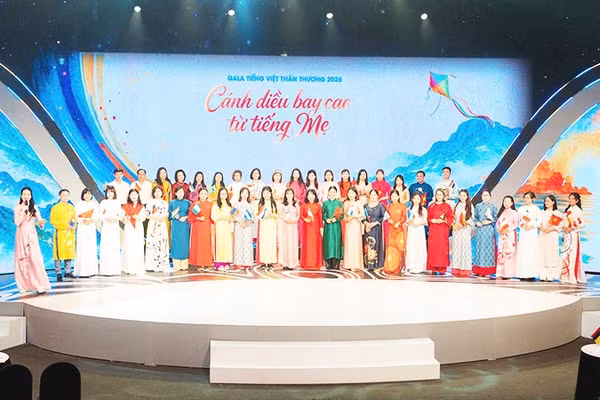 Vinh danh những "sứ giả" tiếng Việt. Ảnh: VB