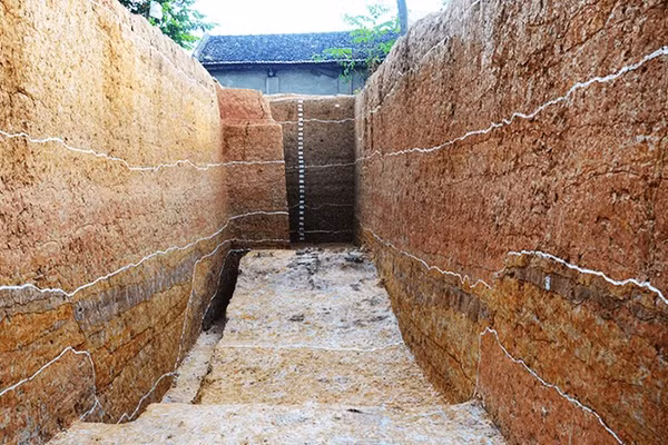 Tòa thành đất rộng lớn và được coi là cổ nhất khu vực Đông Nam Á.