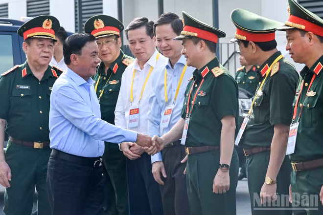 Thường trực Ban Bí thư Trần Cẩm Tú, Trưởng đoàn kiểm tra, giám sát số 12 của Bộ Chính trị làm việc với Tập đoàn Viettel. (Ảnh: DUY LINH)