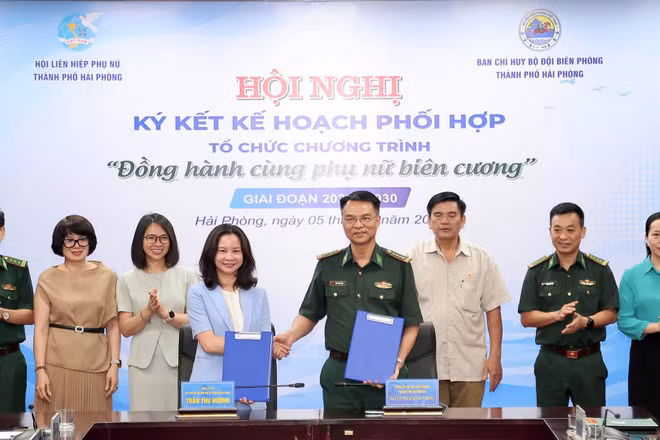 Ký kết chương trình “Đồng hành cùng phụ nữ biên cương” giai đoạn 2026-2030 giữa Bộ đội biên phòng và Hội liên hiệp Phụ nữ Hải Phòng. (Ảnh: NGUYỄN KHÁNH)