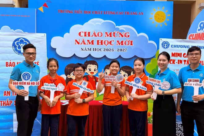 Tuyên truyền về chính sách bảo hiểm y tế học sinh-sinh viên tại Trường tiểu học chất lượng cao Tràng An, phường Hoàn Kiếm, Hà Nội. (Ảnh: HSS)