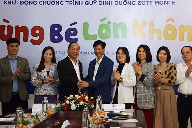 Các đại biểu tại lễ khởi động chương trình.