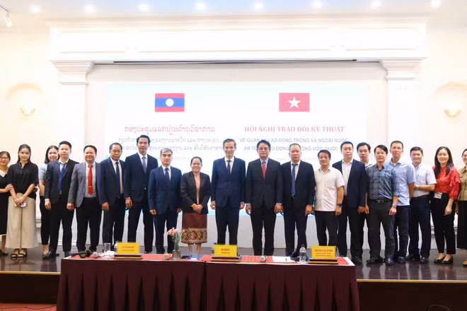Các đại biểu hai nước Việt Nam-Lào dự Hội nghị trao đổi kỹ thuật về quản lý lao động trong và ngoài nước, an toàn lao động và công ước quốc tế. (Ảnh BTC)