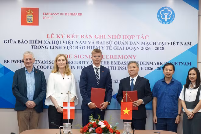 Bảo hiểm xã hội Việt Nam và Đại sứ quán Đan Mạch ký kết Biên bản ghi nhớ hợp tác trong lĩnh vực bảo hiểm y tế giai đoạn 2026-2028. (Ảnh: VSS)