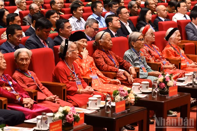 Các đại biểu Mẹ Việt Nam Anh hùng dự Hội nghị tri ân người có công với cách mạng toàn quốc năm 2026. (Ảnh: TRẦN HẢI)