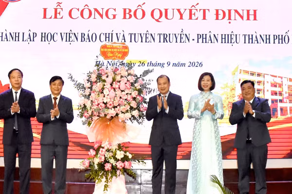Lễ công bố Quyết định thành lập Phân hiệu Học viện Báo chí và Tuyên truyền tại thành phố Huế. (Ảnh: AJC)
