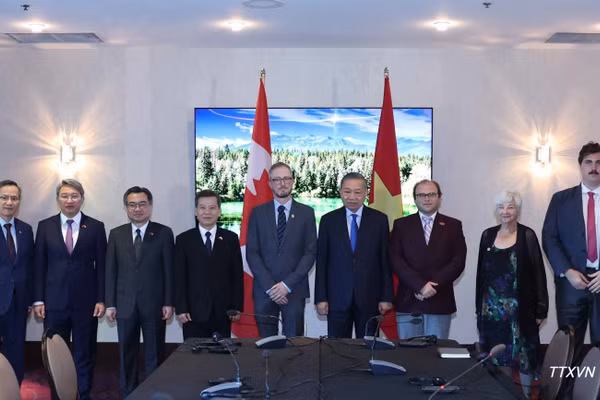 Tổng Bí thư, Chủ tịch nước Tô Lâm tiếp Tổng Bí thư Đảng Cộng sản Canada Drew Garvie. (Ảnh: Thống Nhất/TTXVN)