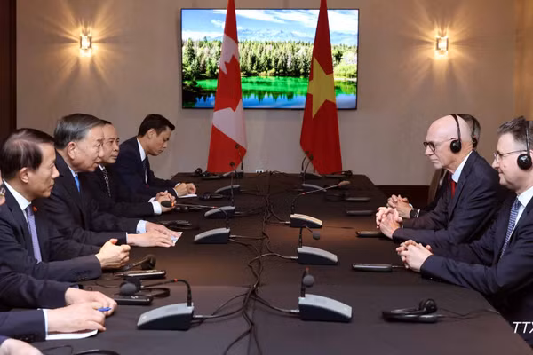 Tổng Bí thư, Chủ tịch nước Tô Lâm tiếp Giáo sư Graham Carr, Hiệu trưởng Trường đại học Concordia. (Ảnh: Thống Nhất/TTXVN)