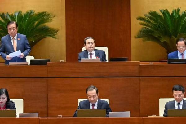 Chủ tịch Quốc hội Trần Thanh Mẫn và Phó Chủ tịch Quốc hội chủ trì, điều hành phiên họp. (Ảnh: ĐĂNG ANH)