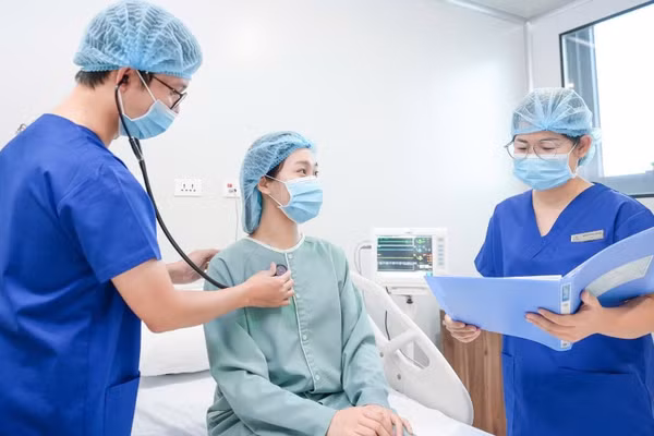 Khám bệnh tại hệ thống y tế Vinmec. (Ảnh: MẠNH CƯỜNG)