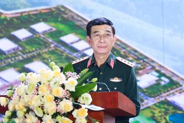 Đại tướng Phan Văn Giang, Ủy viên Bộ Chính trị, Phó Thủ tướng Chính phủ, Bộ trưởng Quốc phòng, phát biểu tại lễ khởi công. (Ảnh: Ủy ban nhân dân tỉnh Thái Nguyên)