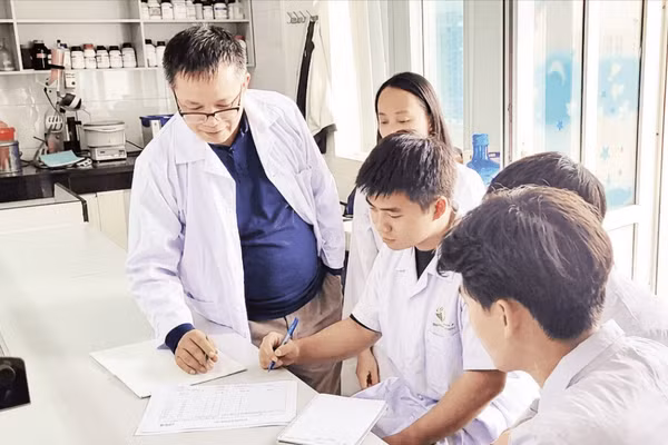 Nhóm nghiên cứu của Viện Hóa học (Viện Hàn lâm Khoa học và Công nghệ Việt Nam).