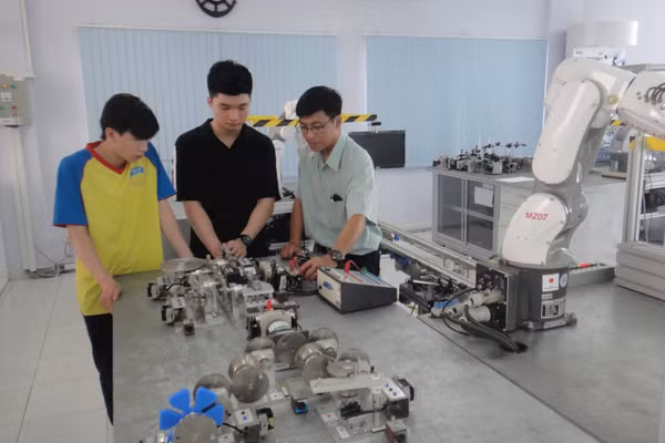 Đào tạo nguồn nhân lực tự động hóa tại Khu Công nghệ cao Thành phố Hồ Chí Minh. (Ảnh: CAO TÂN)