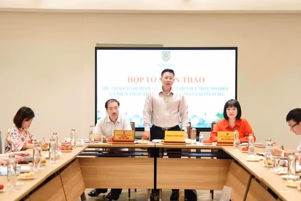 Thứ trưởng Tư pháp Nguyễn Thanh Ngọc phát biểu tại phiên họp của Tổ soạn thảo Nghị định quy định chi tiết một số điều và biện pháp thi hành Luật Hòa giải ở cơ sở. (Ảnh: TL)