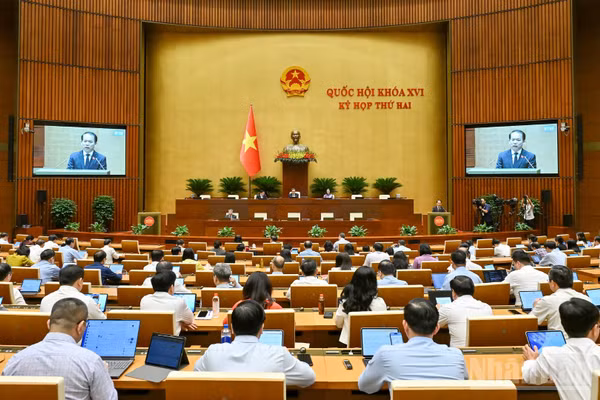 Quốc hội làm việc tại hội trường. (Ảnh: THỦY NGUYÊN)