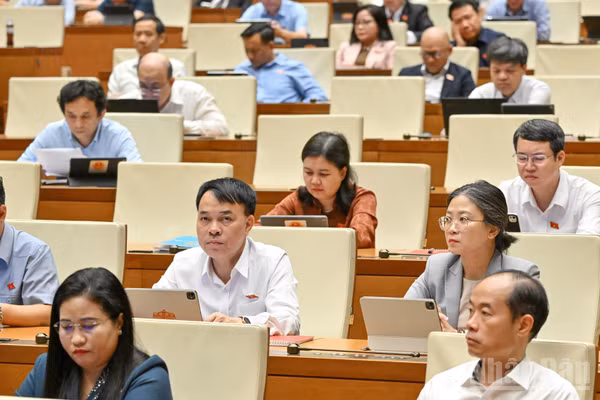 Quốc hội họp phiên toàn thể tại hội trường. (Ảnh: THỦY NGUYÊN)