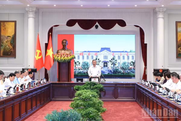 Tổng Bí thư, Chủ tịch nước Tô Lâm chủ trì làm việc về tình hình thực hiện chính sách an sinh xã hội. (Ảnh: ĐĂNG KHOA)