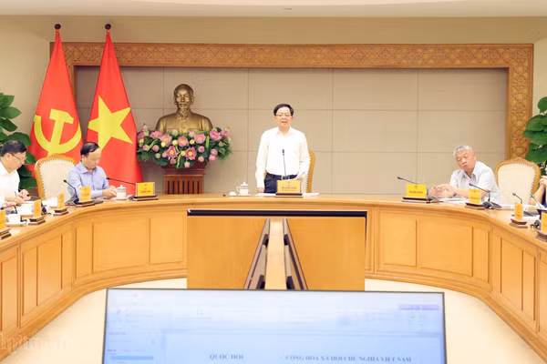Phó Thủ tướng Hồ Quốc Dũng chủ trì cuộc họp với các bộ, cơ quan liên quan về dự án Luật Đất đai (sửa đổi). (Ảnh: chinhphu.vn)