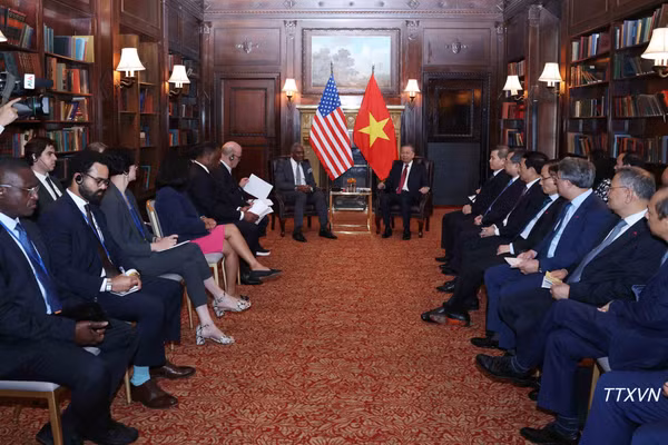 Tổng Bí thư, Chủ tịch nước Tô Lâm tiếp Hạ nghị sĩ Gregory Meeks, thành viên cao cấp Ủy ban Đối ngoại, Ủy ban Dịch vụ tài chính Hạ viện cùng một số Hạ nghị sĩ khác của Hoa Kỳ. (Ảnh: TTXVN)