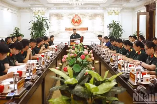 Ban tổ chức Hội chợ kết nối giao thương và quảng bá sản phẩm Việt Nam-Campuchia 2026 họp thống nhất phương án. (Ảnh: Bộ Quốc phòng)