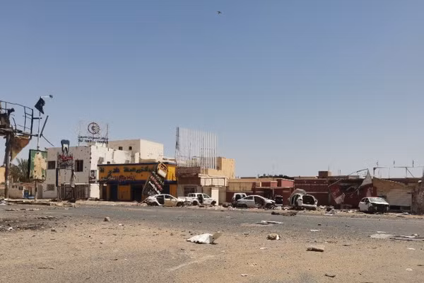 Hiện trường vụ tấn công tại một khu chợ ở Omdurman, Sudan. (Ảnh: THX/TTXVN)