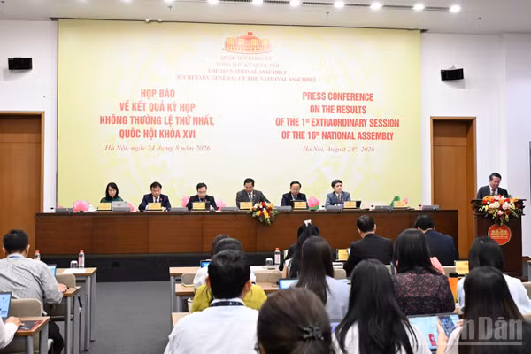 Quang cảnh buổi họp báo. (Ảnh: DUY LINH)