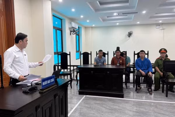 Trợ giúp viên pháp lý Trung tâm Trợ giúp pháp lý tỉnh Sơn La tham gia bào chữa tại tòa án. (Ảnh: TL)
